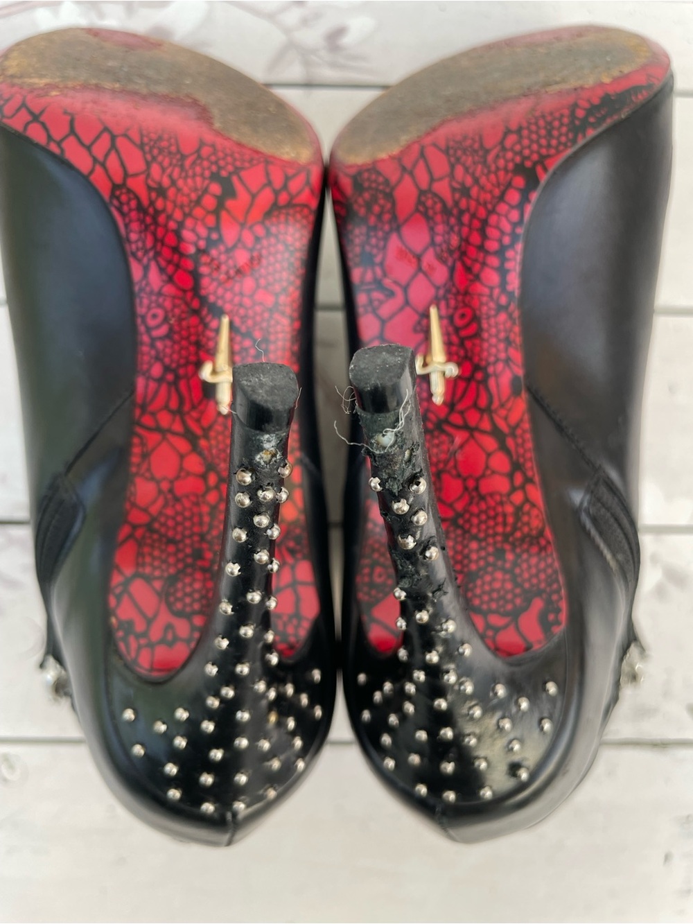 Cesare Paciotti Black Pointed Leather Ankle Booties with Red Lining - Picture 15 of 15